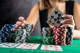 Live baccarat table on gigaspin88 login showing Player and Banker hands with real dealer